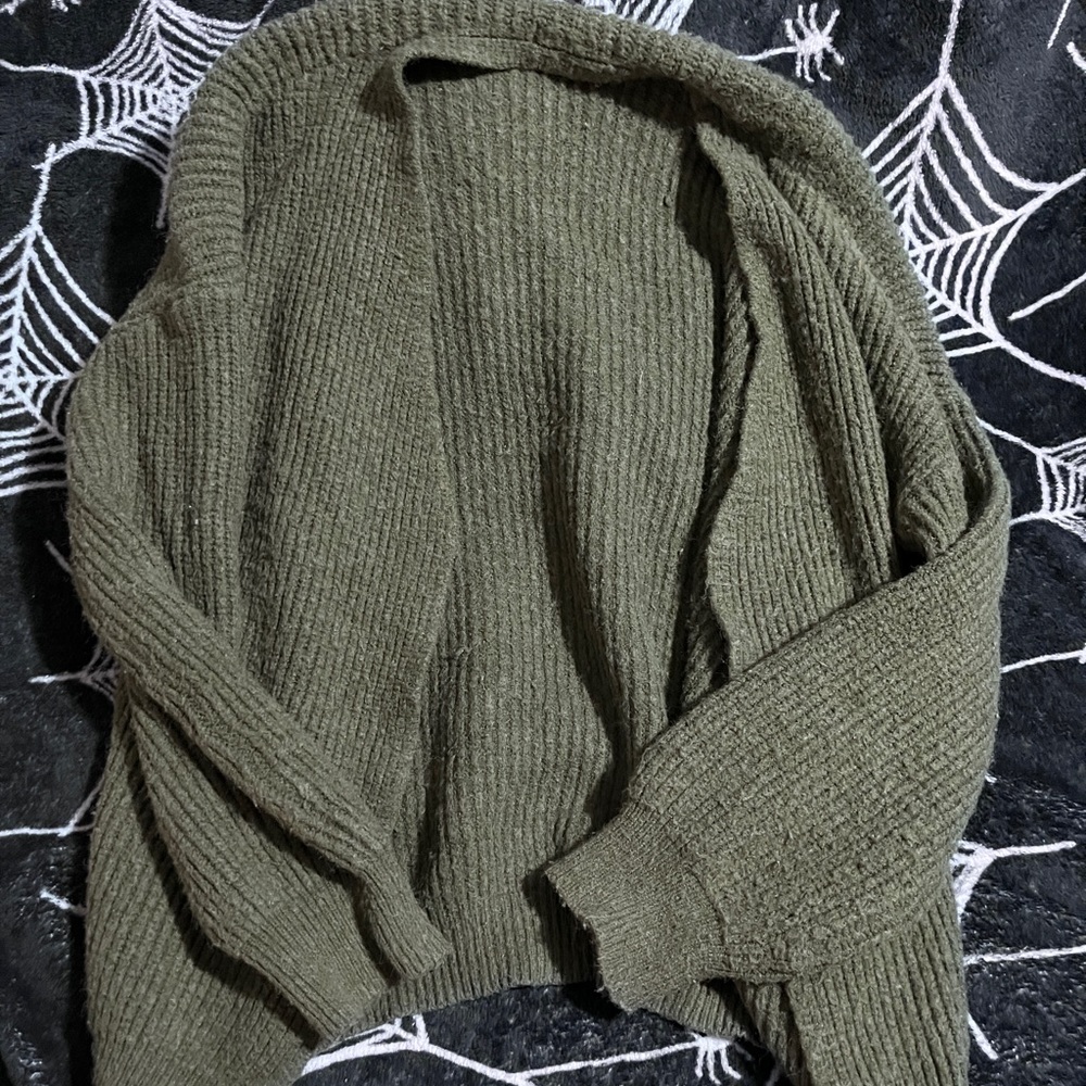 green cardigan 🖤